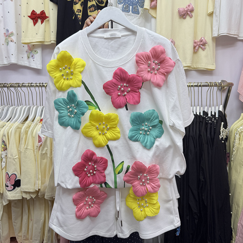 Embroidery Cotton Shirt - T-shirt estiva colorata con fiori 3D