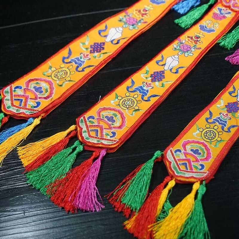 Otto bandiere di buon auspicio - Embroidery Handicraft recensione e prezzo