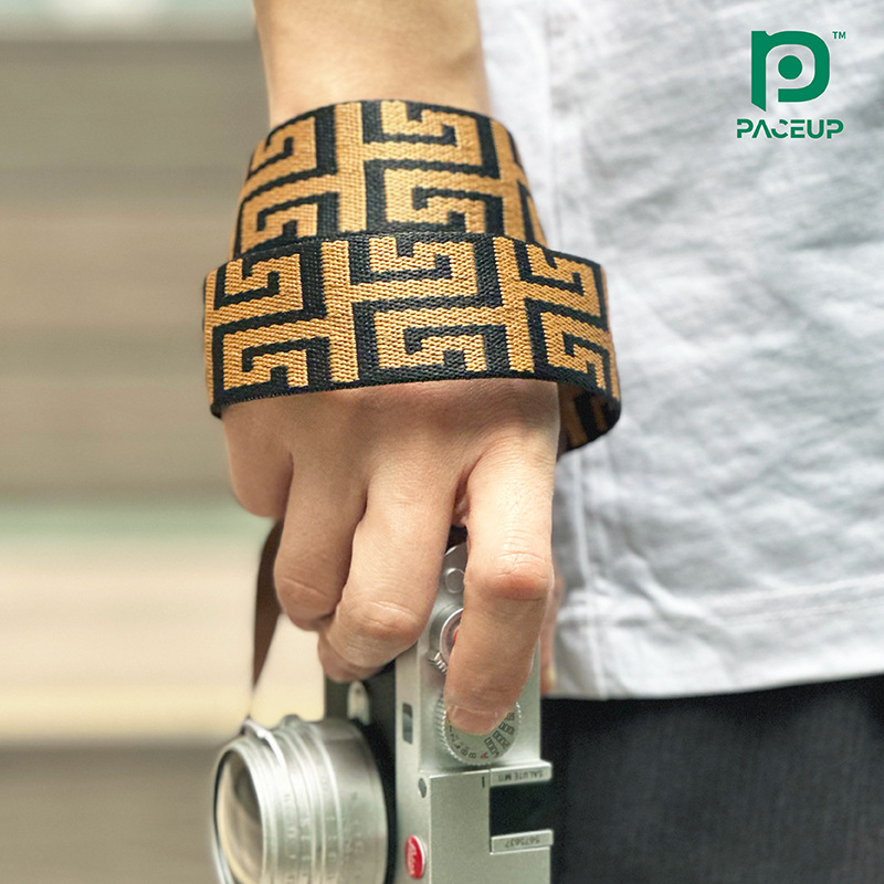 Tracolla per fotocamera ricama - Embroidery Alpha recensione e prezzo